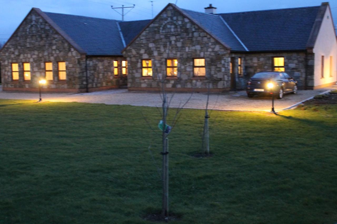 Riverbend Lodge B & B Oughterard Exterior foto